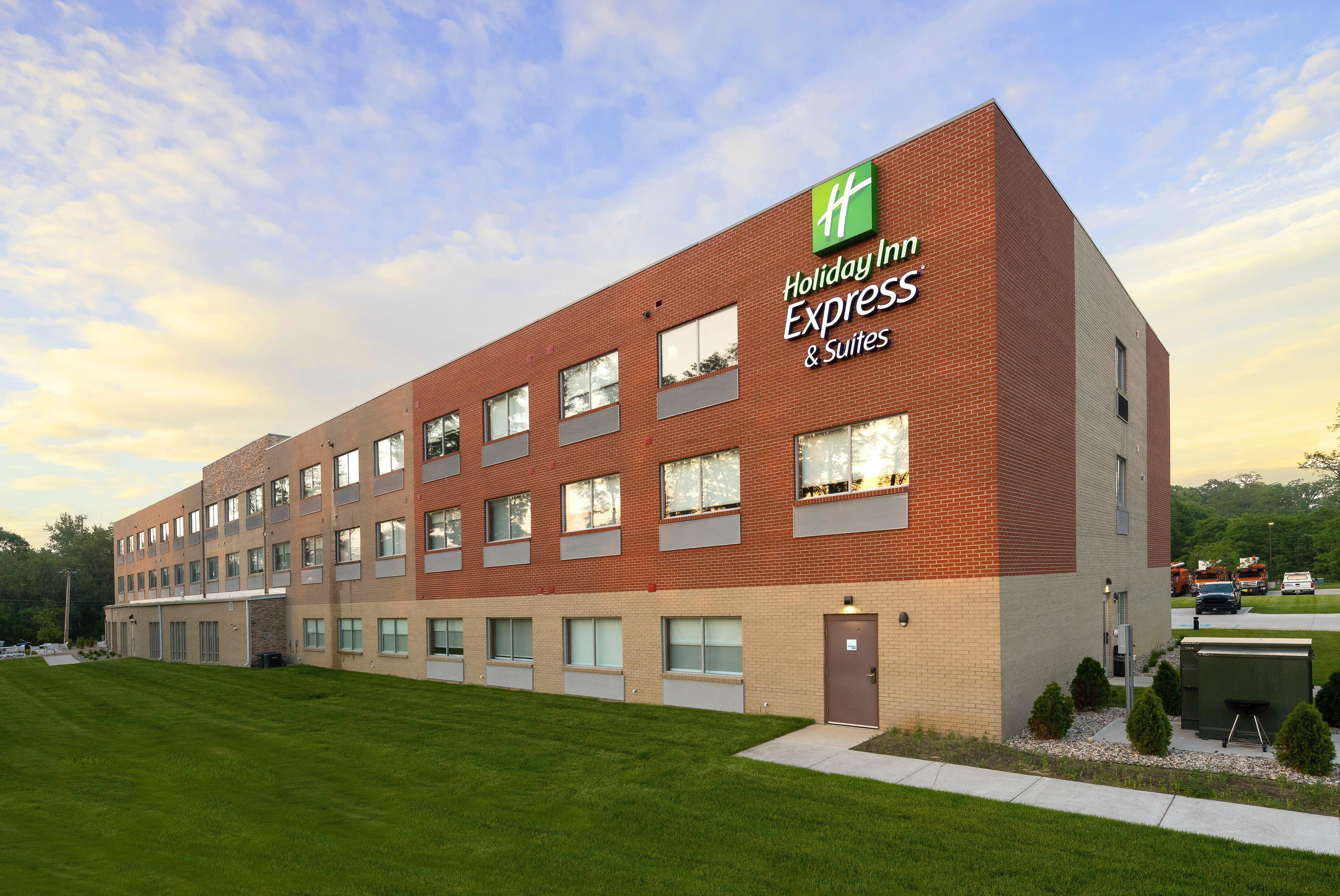 Holiday Inn Express & Suites - Portage By Ihg Exterior photo