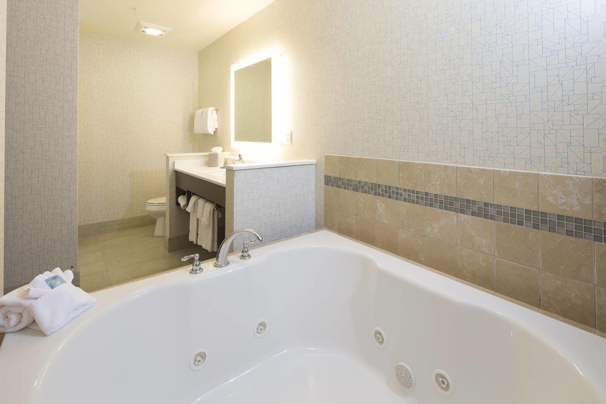 Holiday Inn Express & Suites - Portage By Ihg Exterior photo